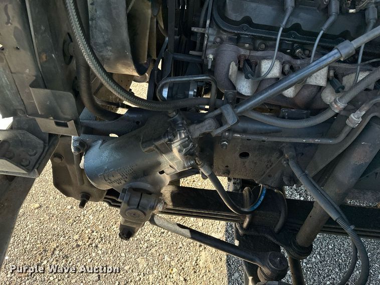 image for item EN3963 2000 GMC C7500 forestry bucket truck