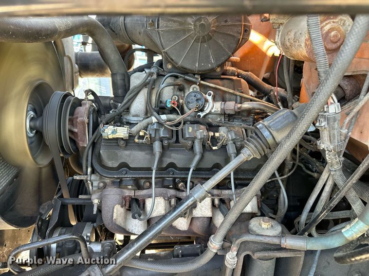 image for item EN3963 2000 GMC C7500 forestry bucket truck