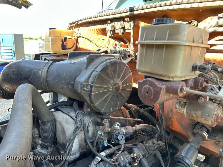 image for item EN3963 2000 GMC C7500 forestry bucket truck