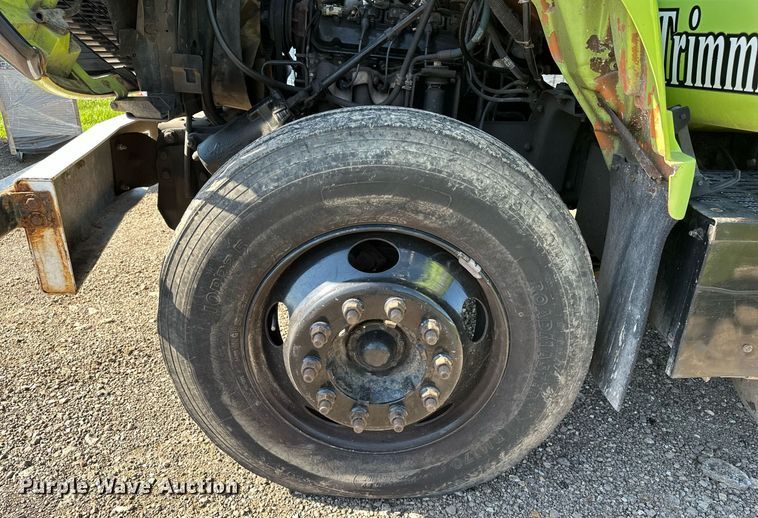 image for item EN3963 2000 GMC C7500 forestry bucket truck