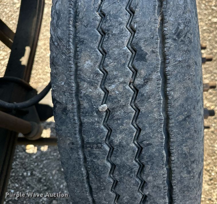 image for item EN3963 2000 GMC C7500 forestry bucket truck