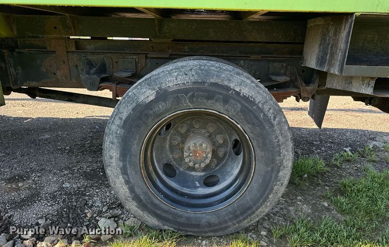 image for item EN3963 2000 GMC C7500 forestry bucket truck