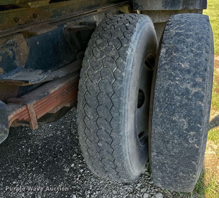 image for item EN3963 2000 GMC C7500 forestry bucket truck