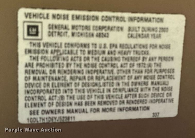 image for item EN3963 2000 GMC C7500 forestry bucket truck