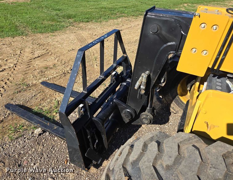 image for item EN3964 2017 Caterpillar TH255C telehandler