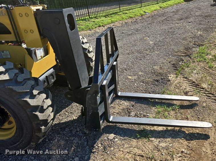 image for item EN3964 2017 Caterpillar TH255C telehandler