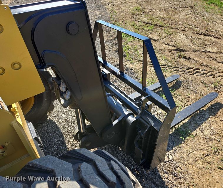 image for item EN3964 2017 Caterpillar TH255C telehandler