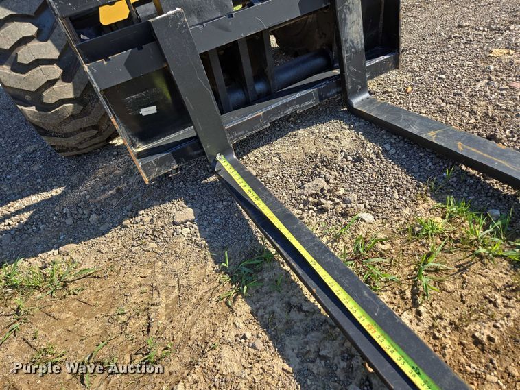 image for item EN3964 2017 Caterpillar TH255C telehandler