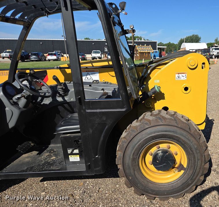 image for item EN3964 2017 Caterpillar TH255C telehandler