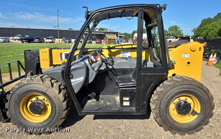 image for item EN3964 2017 Caterpillar TH255C telehandler