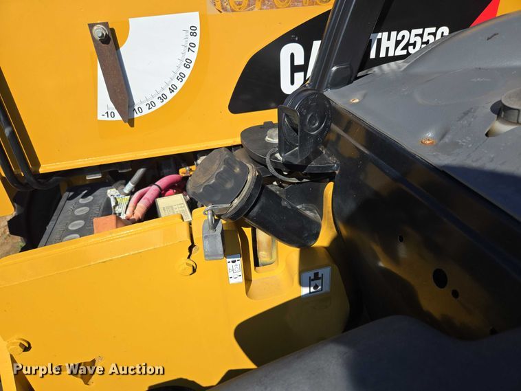 image for item EN3964 2017 Caterpillar TH255C telehandler