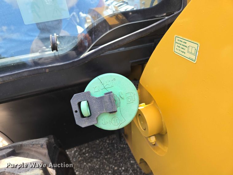 image for item EN3964 2017 Caterpillar TH255C telehandler