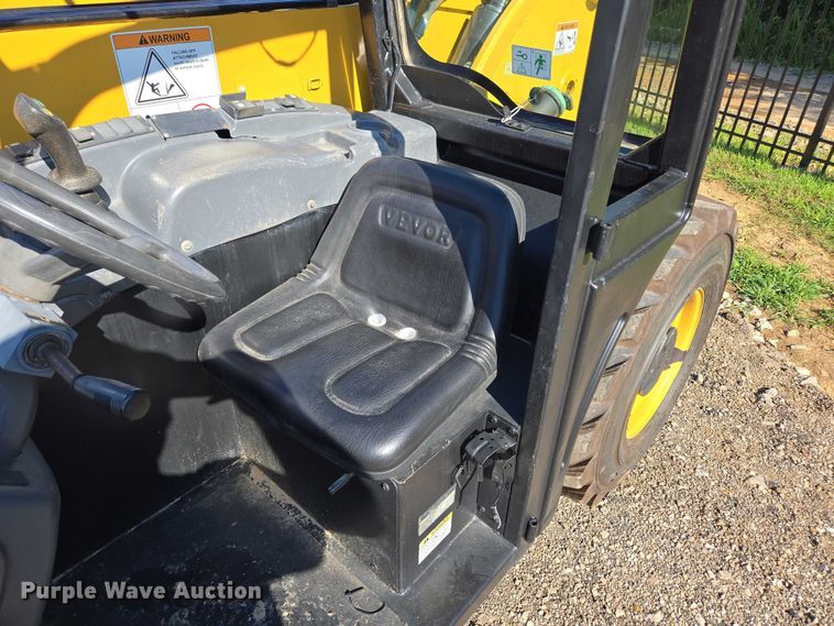 image for item EN3964 2017 Caterpillar TH255C telehandler