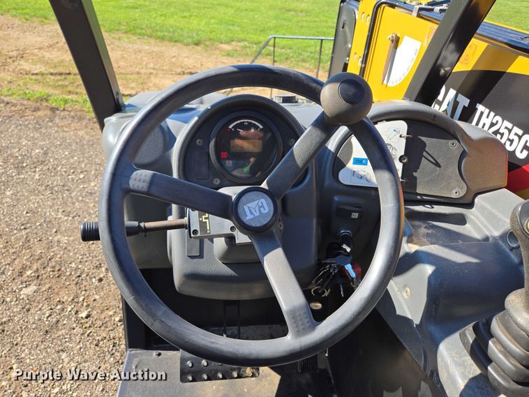 image for item EN3964 2017 Caterpillar TH255C telehandler