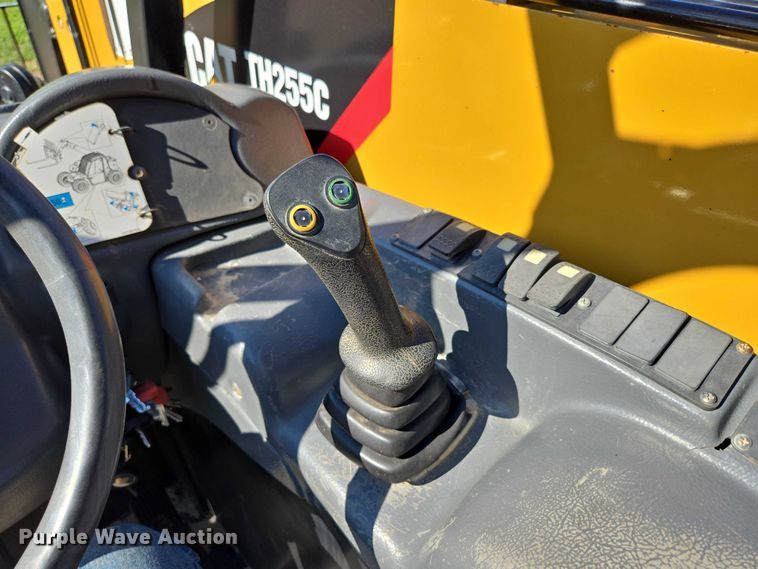 image for item EN3964 2017 Caterpillar TH255C telehandler