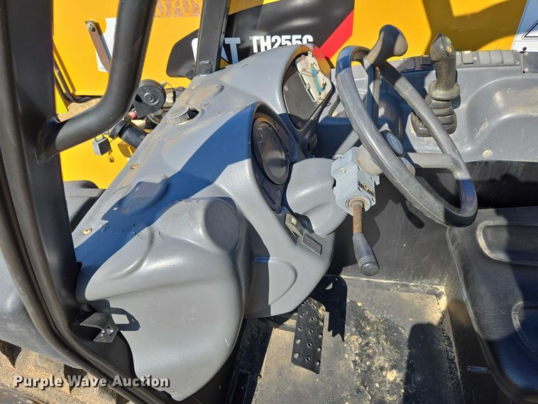 image for item EN3964 2017 Caterpillar TH255C telehandler