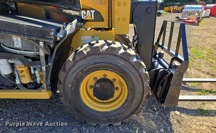 image for item EN3964 2017 Caterpillar TH255C telehandler