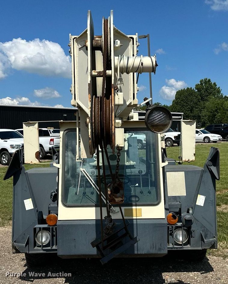 image for item EN3965 Lorain LRT-110 crane