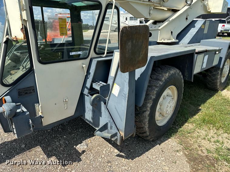 image for item EN3965 Lorain LRT-110 crane