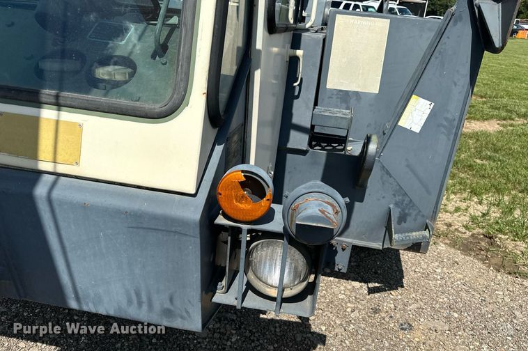 image for item EN3965 Lorain LRT-110 crane