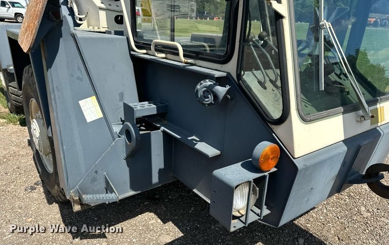 image for item EN3965 Lorain LRT-110 crane