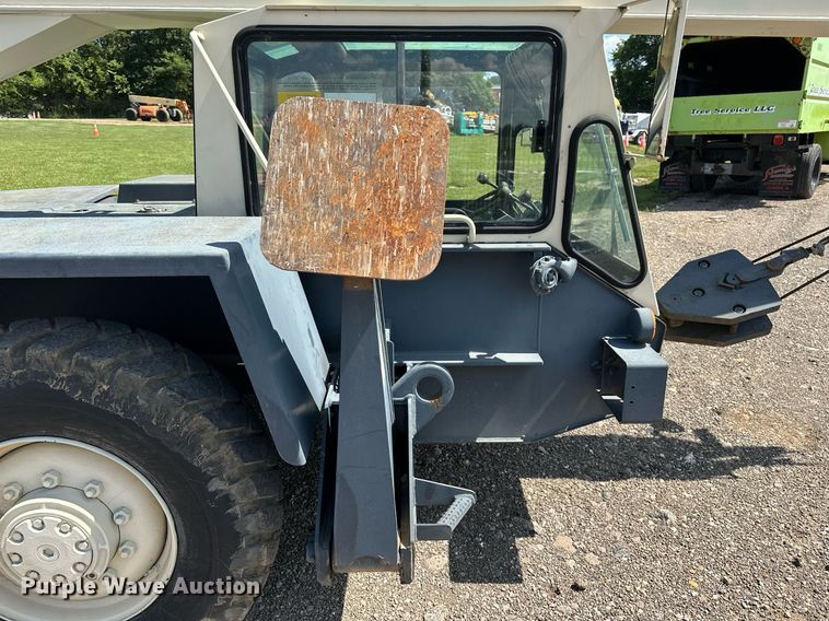 image for item EN3965 Lorain LRT-110 crane