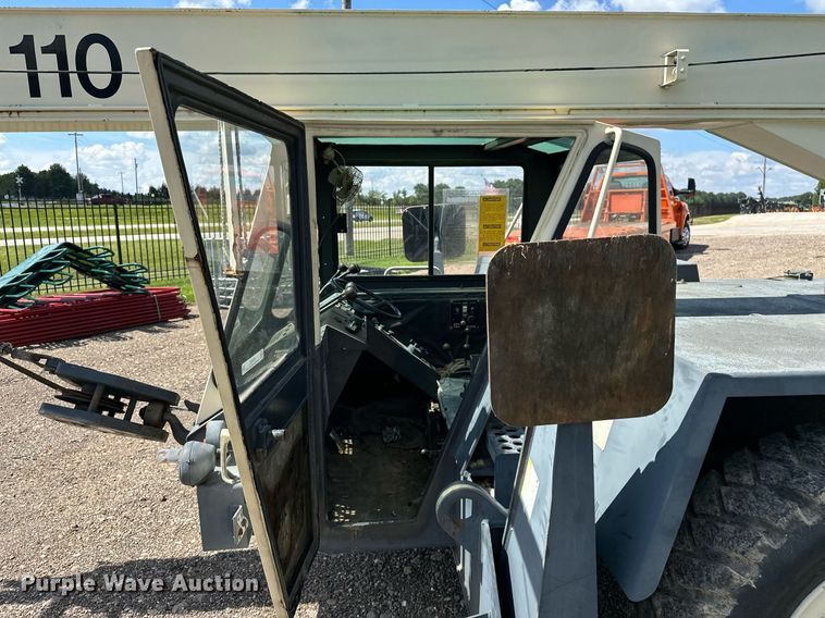 image for item EN3965 Lorain LRT-110 crane