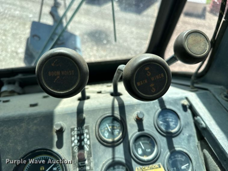 image for item EN3965 Lorain LRT-110 crane