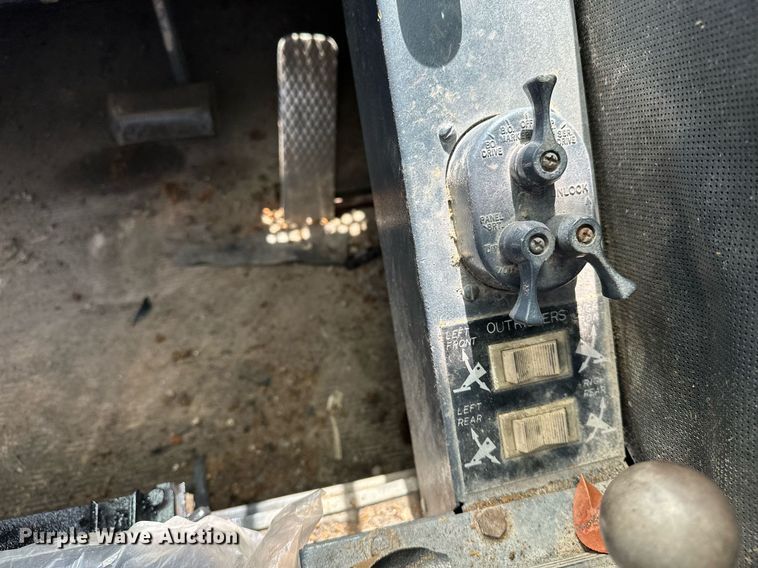 image for item EN3965 Lorain LRT-110 crane