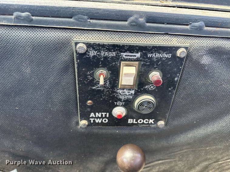 image for item EN3965 Lorain LRT-110 crane