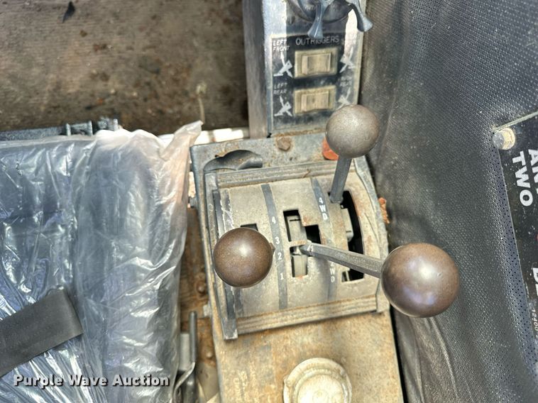 image for item EN3965 Lorain LRT-110 crane