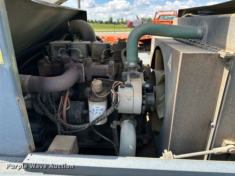 image for item EN3965 Lorain LRT-110 crane