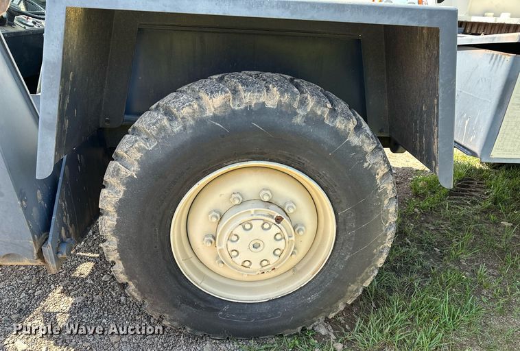 image for item EN3965 Lorain LRT-110 crane