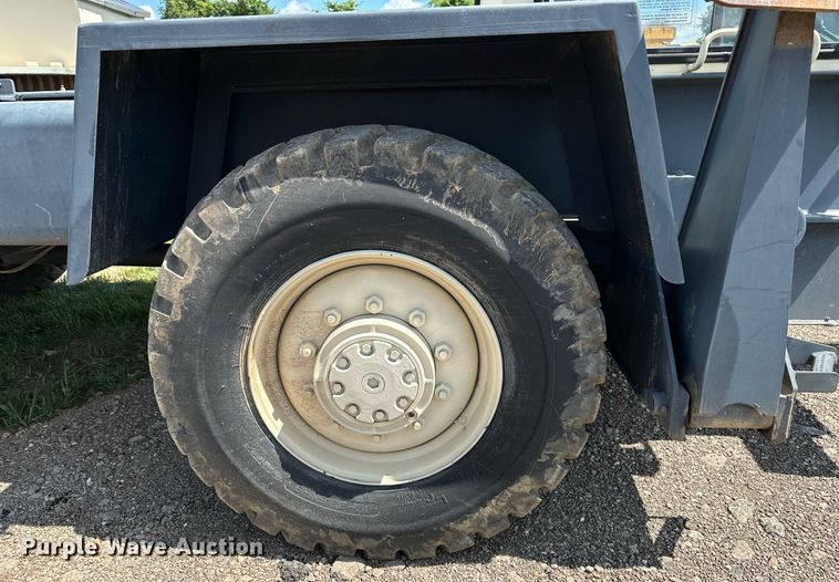 image for item EN3965 Lorain LRT-110 crane