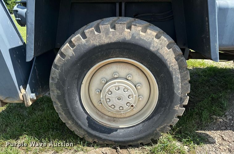 image for item EN3965 Lorain LRT-110 crane