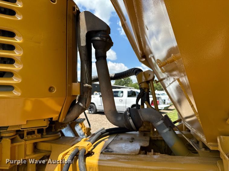 image for item EN3966 Caterpillar 730 haul truck