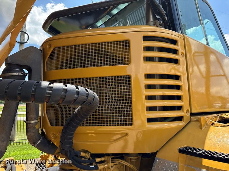 image for item EN3966 Caterpillar 730 haul truck
