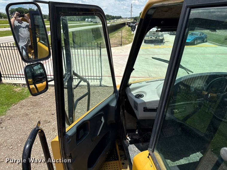image for item EN3966 Caterpillar 730 haul truck