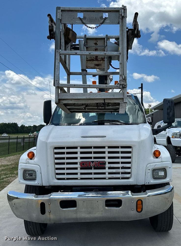 image for item EN3967 2005 GMC C7500 bucket truck