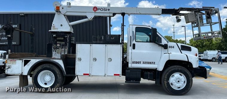 image for item EN3967 2005 GMC C7500 bucket truck