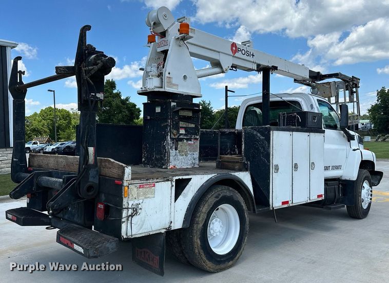 image for item EN3967 2005 GMC C7500 bucket truck