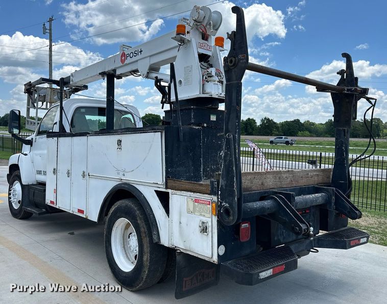 image for item EN3967 2005 GMC C7500 bucket truck