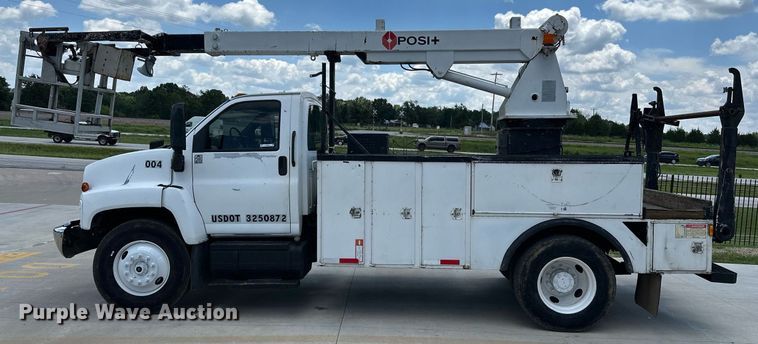 image for item EN3967 2005 GMC C7500 bucket truck