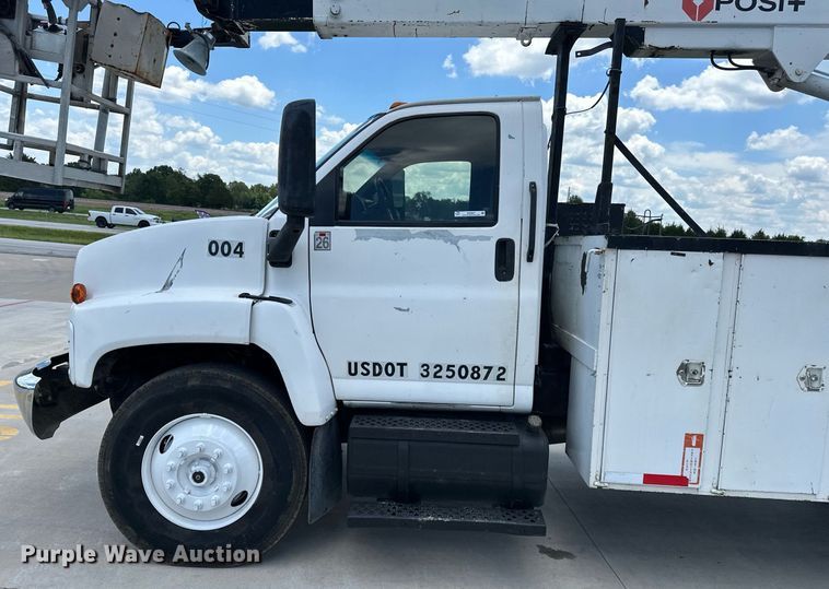 image for item EN3967 2005 GMC C7500 bucket truck