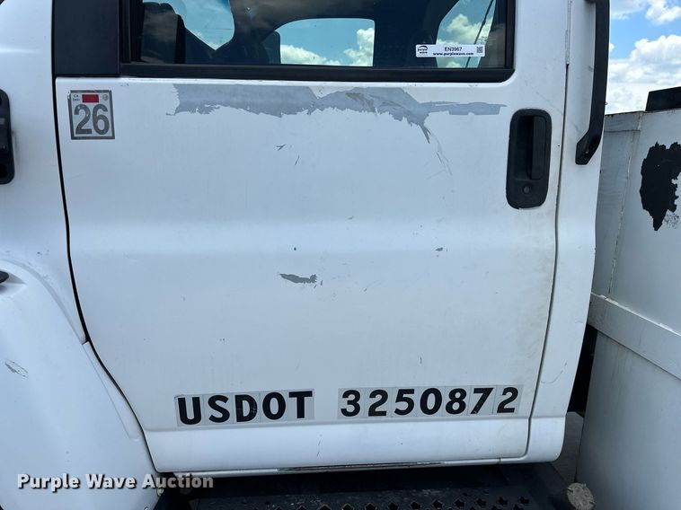 image for item EN3967 2005 GMC C7500 bucket truck