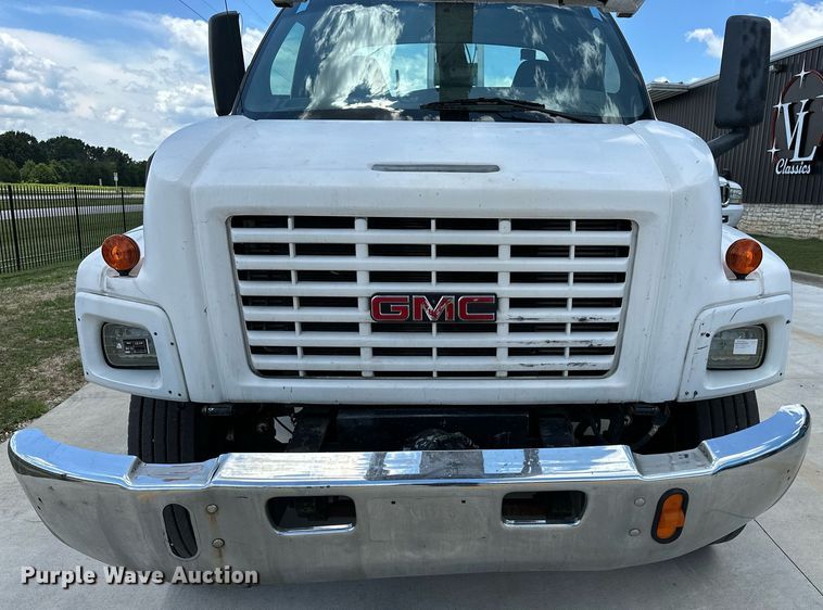 image for item EN3967 2005 GMC C7500 bucket truck