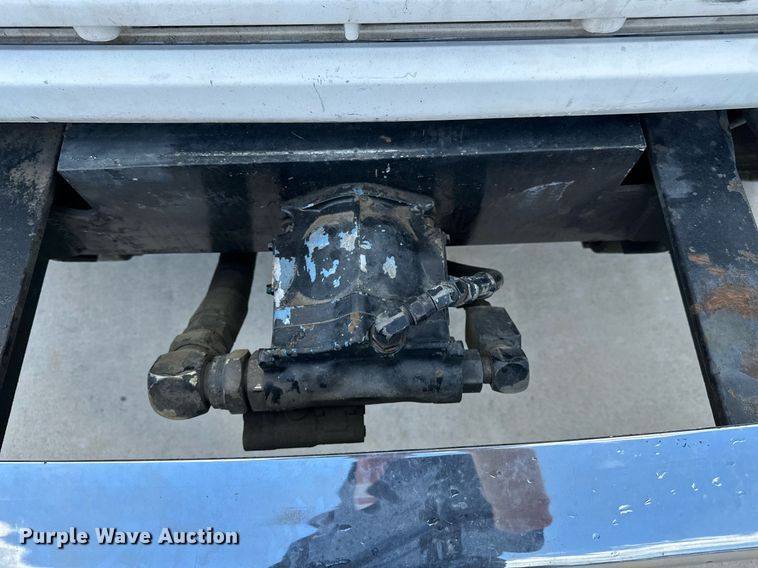 image for item EN3967 2005 GMC C7500 bucket truck