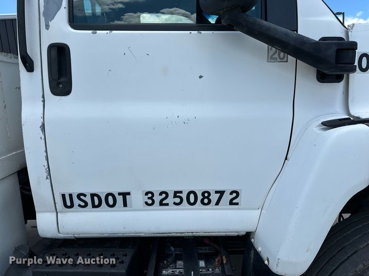 image for item EN3967 2005 GMC C7500 bucket truck