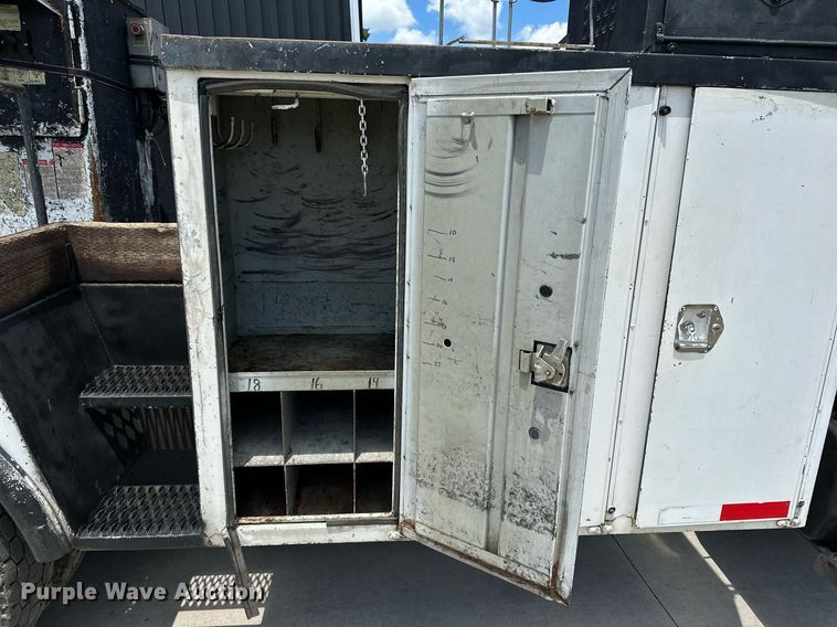 image for item EN3967 2005 GMC C7500 bucket truck