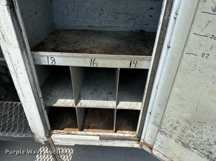 image for item EN3967 2005 GMC C7500 bucket truck